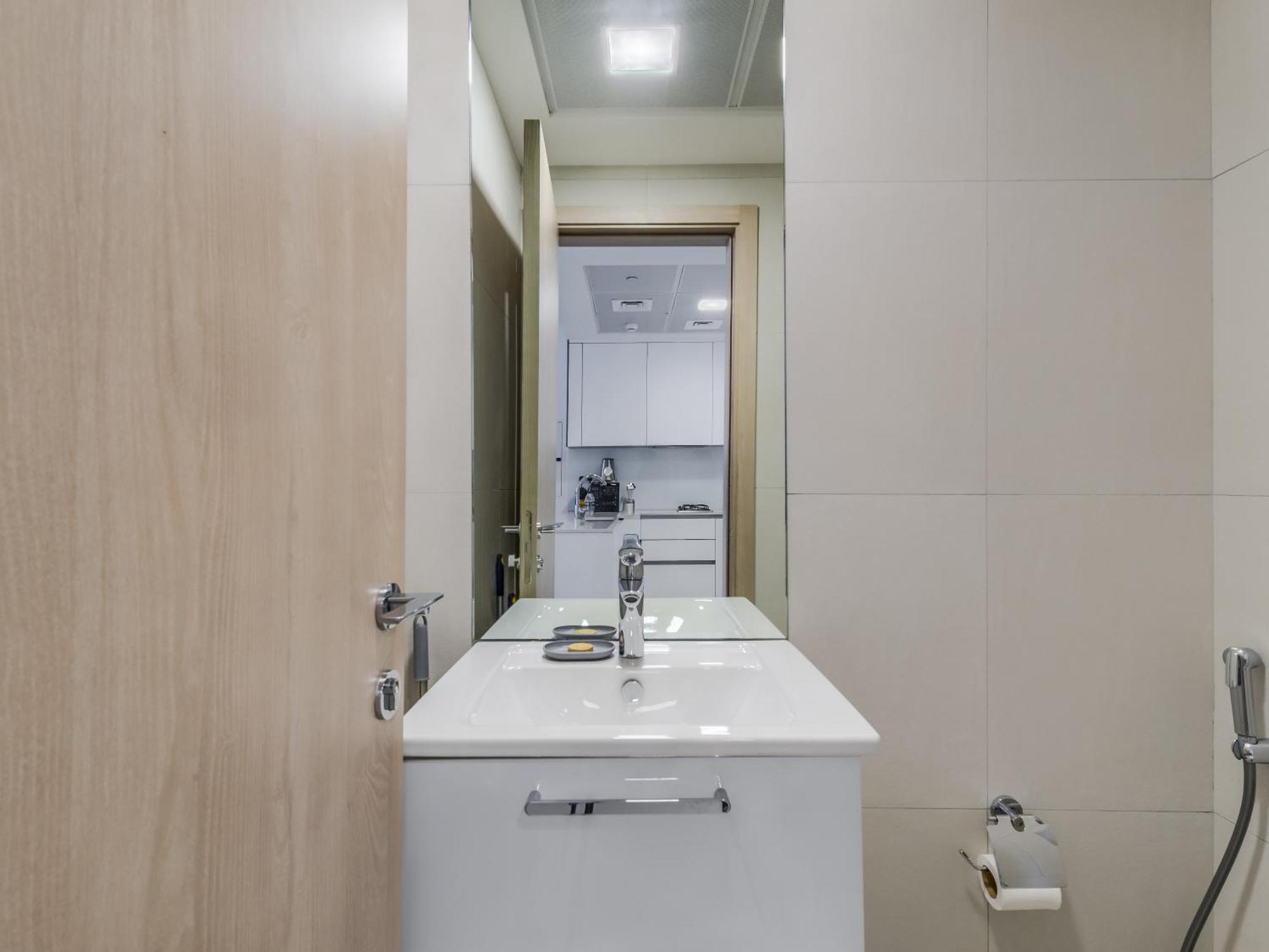 Trps - Luma 22, Jumeirah Village Circle - Chic 1br Modern Sanctuary Apartment